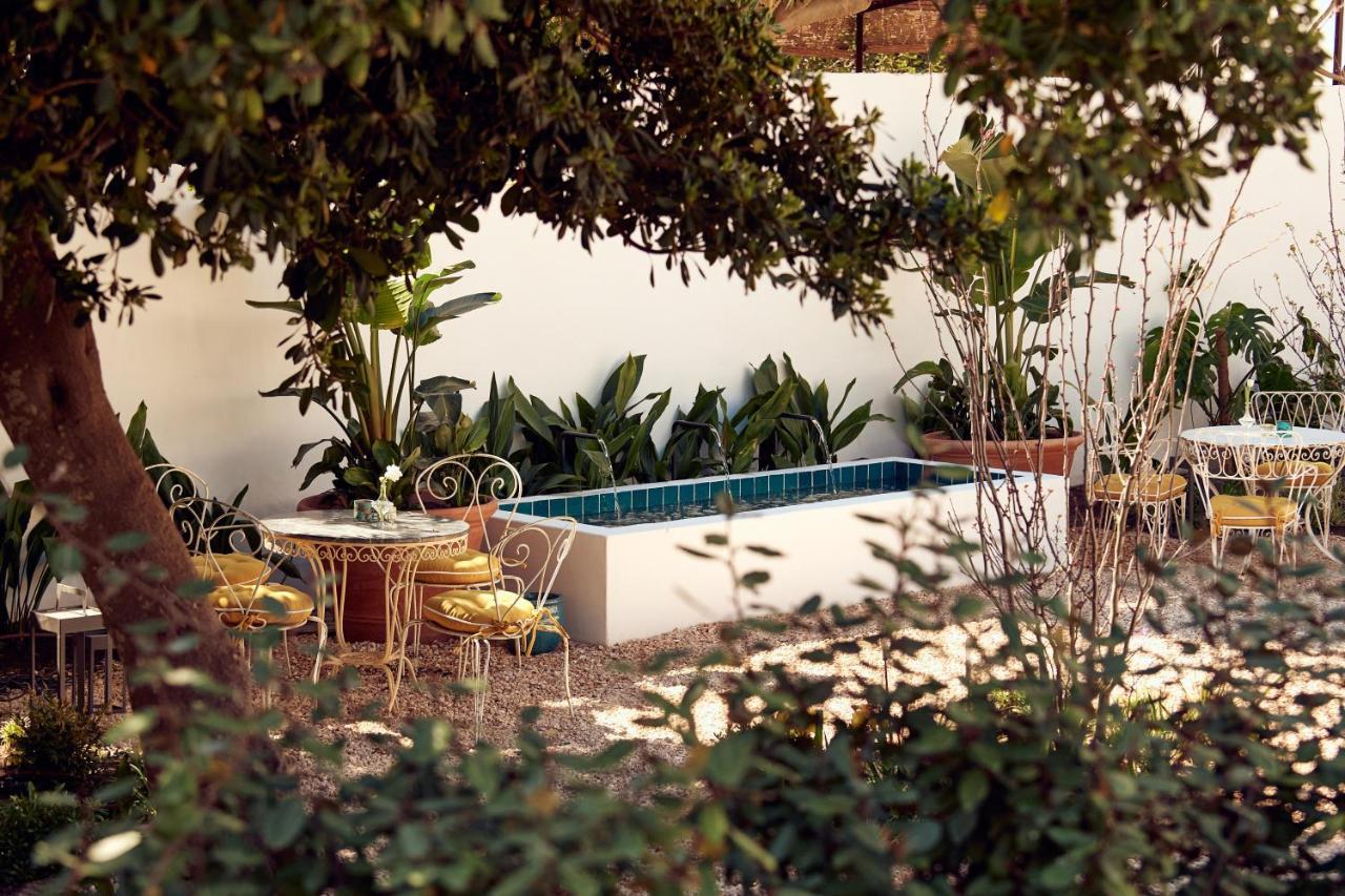 Cristine Bedfor Mahon Hotel ภายนอก รูปภาพ